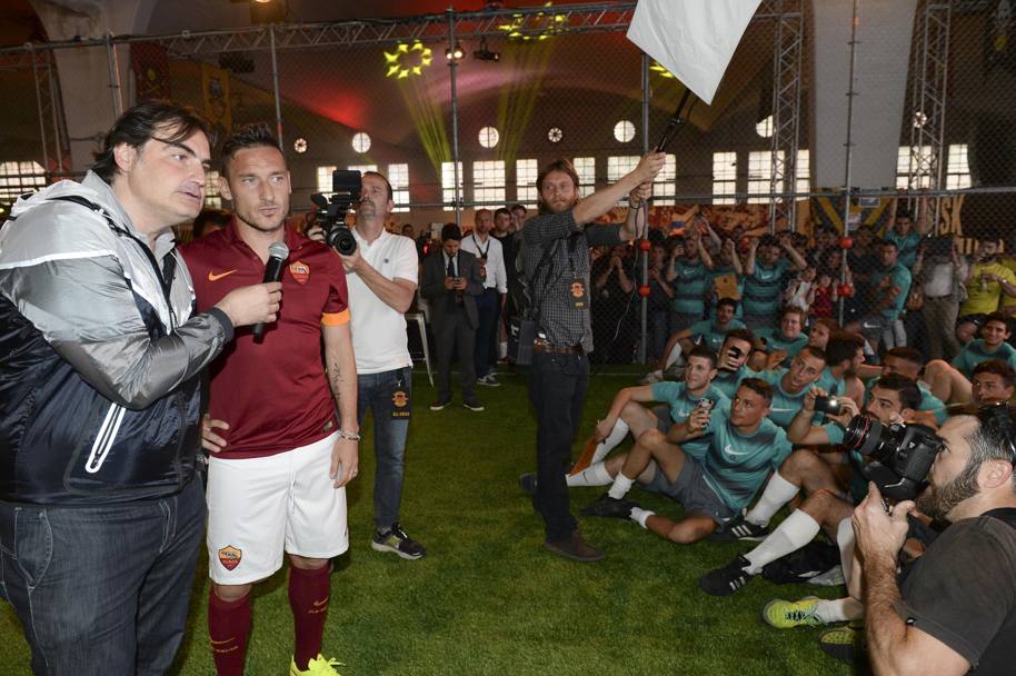 Francesco Totti alla presentazione ufficiale, nell&#39;ex deposito Atac di Piazza Ragusa. Ansa